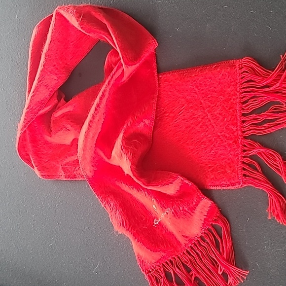 Alpaca scarf, bright red EUC - Picture 4 of 6